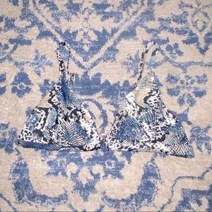 Moving SALE 🚚 5/$5 shade & shore bikini top